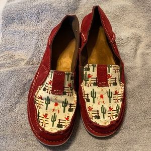 Ariat cruiser women’s loafers. Cranberry red with cowgirl, cactus detail